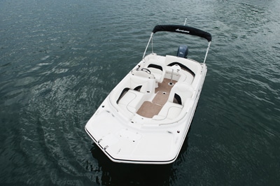 Aluminum Pontoon vs Fiberglass Deck