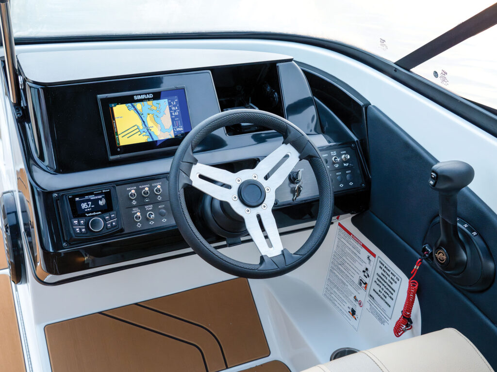 Bayliner V20 helm