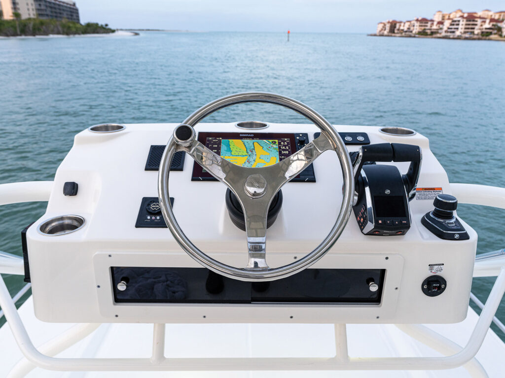 Boston Whaler 365 Conquest upper helm