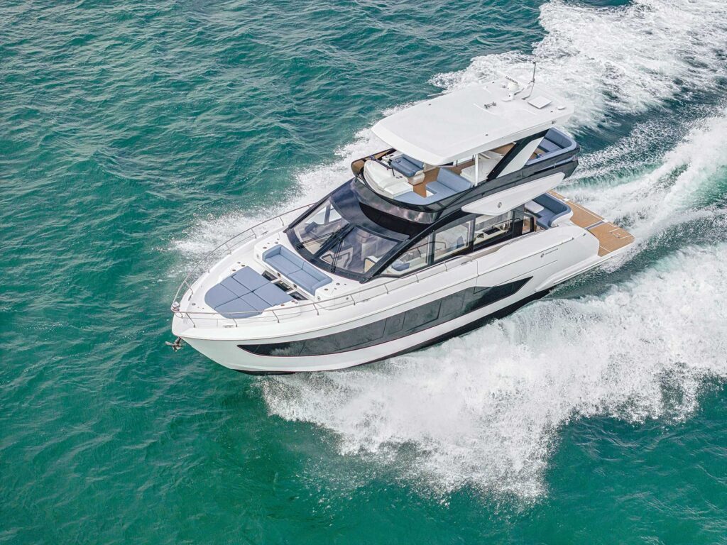 Cruisers Yachts 57 Fly cruising
